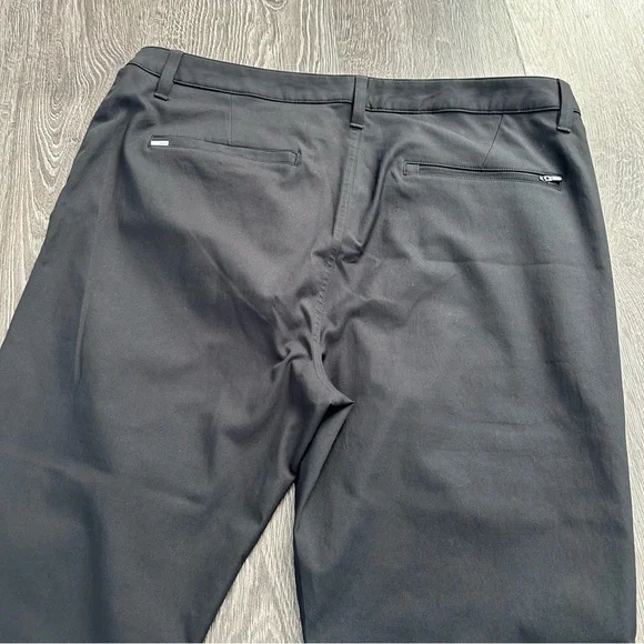 Vuori Men's meta athletic slim fit Pants